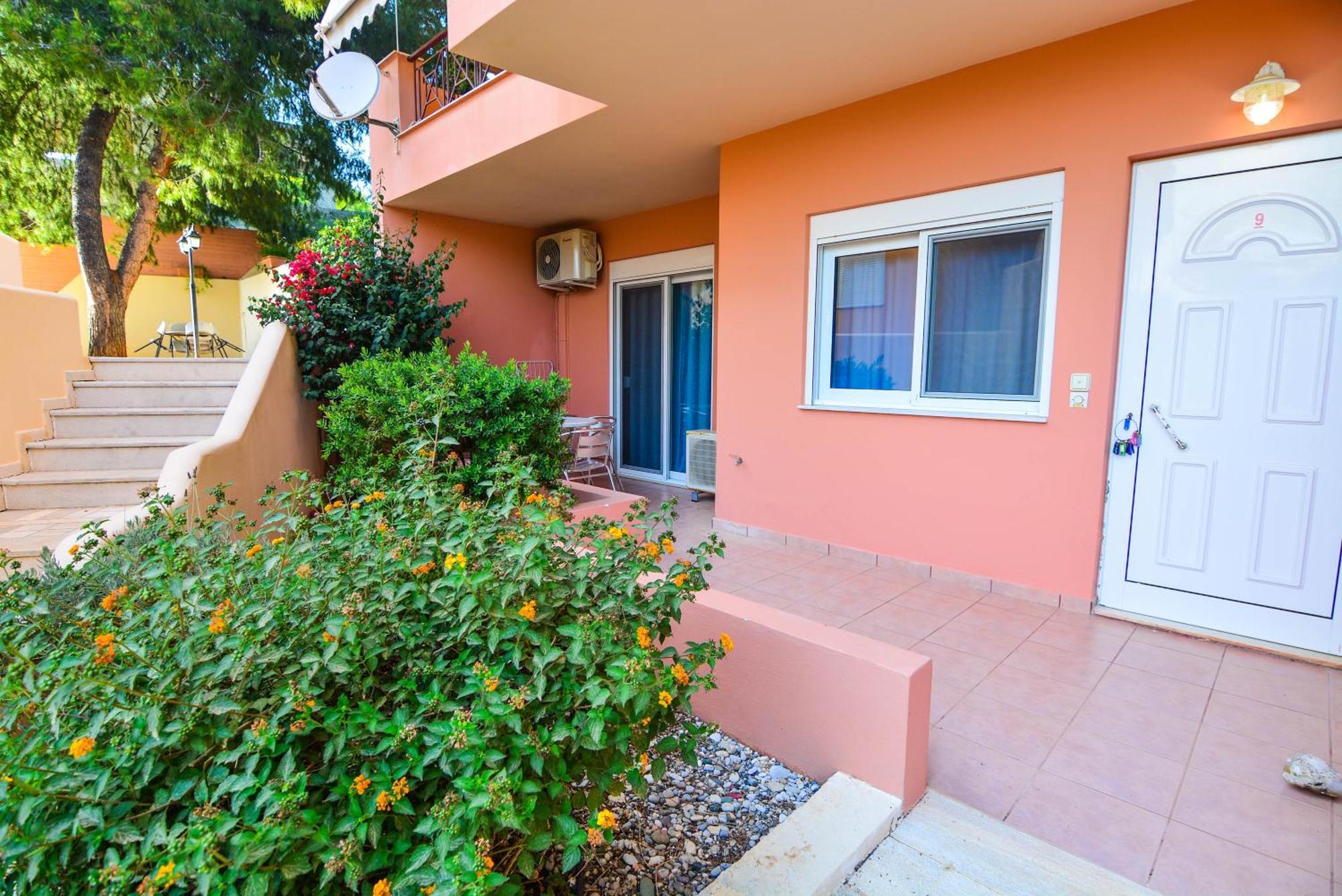 Epavlis Apartments Porto Heli Exterior photo